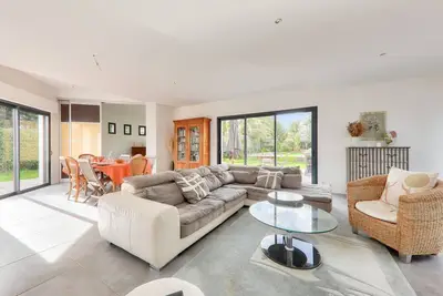 Image de Maison avec piscine pour dix personnes