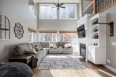 Image de Ping pong, Arcade, Private yard w/ Mountain view!