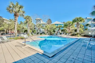Image de Charming 3-Story Beach Cottage in the Old Florida Village - Gated Community