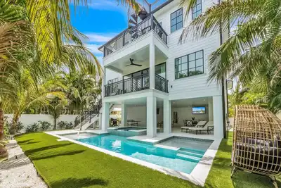 Image de Brand New Luxury Home, Rooftop Deck, Pool - The Mystical Rose