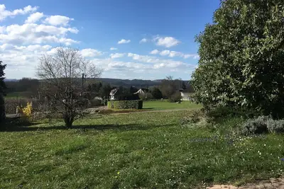 Image de maison de campagne Bourguignonne, idéale pour famille avec animaux