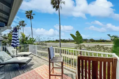 Image de Discover Coastal Bliss: Family Home on the Beach