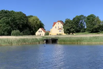 Image de Appartement de vacances \"Gut Grubnow Rügen - 5\" avec vue sur le lac, jardin partagé et Wi-Fi
