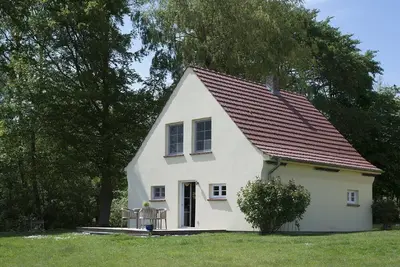 Image de Maison de vacances \"Gut Grubnow Rügen\" avec vue sur le lac, terrasse privée et Wi-Fi