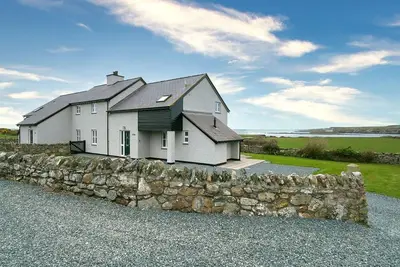 Image de Penrhyn Isa Un - an on the beach that sleeps 6 guests in 3 bedrooms