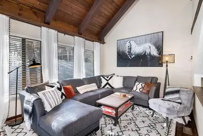 Image de 3br/2ba Ski & Hiking Townhome Near Heavenly!