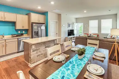 Image de Pool Access & Beach Shuttle: Millville Townhome!