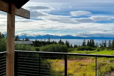 Image de Peaceful Getaway with Stunning Views\n\n
