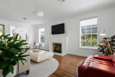 Image de Private home Historic Northwood minutes to downtown, antiques restaurant & beach