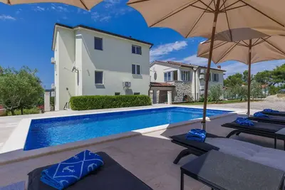 Image de Belle maison de vacances privée avec climatisation, piscine privée, Wifi, Tv, terrasse et parking