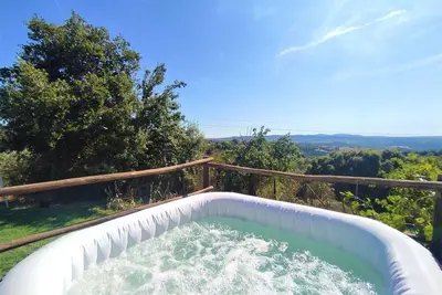 Image de Maison de vacances privée avec Wifi, bain à remous, Tv, terrasse, vue panoramique, parking