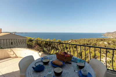 Image de Confortable appartement pour 4 personnes avec Wifi, climatisation, Tv, terrasse et parking
