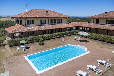 Image de Joli appartement pour 12 personnes avec Wifi, piscine, Tv, balcon, animaux admis et parking