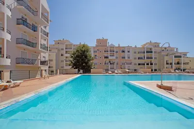 Image de Bel appartement pour 4 personnes avec Wifi, piscine, climatisation, Tv, balcon et parking
