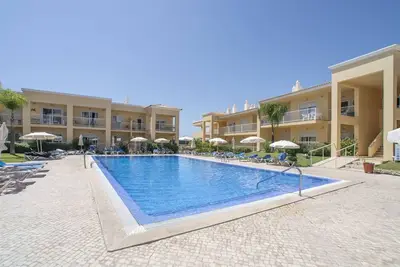 Image de Agréable appartement pour 2 personnes avec Wifi, piscine, climatisation, Tv, terrasse et parking