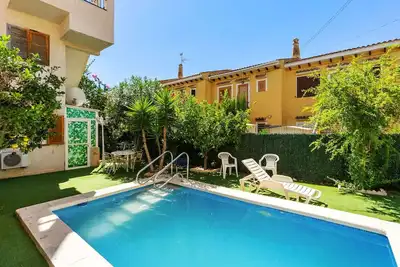 Image de Belle maison de vacances pour 4 personnes avec climatisation, piscine, Tv et terrasse