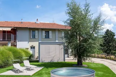 Image de Magnifique maison de vacances pour 4 personnes avec piscine privée, Wifi, Tv, terrasse et parking