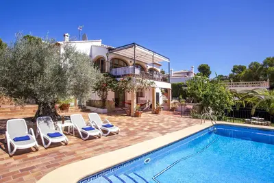 Image de Belle maison de vacances privée avec climatisation, piscine privée, Wifi, Tv, patio, parking