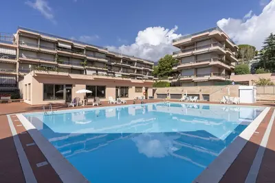 Image de Confortable appartement pour 4 personnes avec Wifi, piscine, climatisation, patio et parking