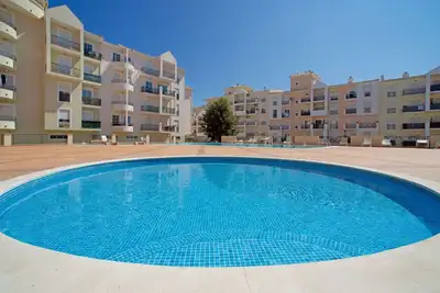 Image de Confortable appartement pour 4 personnes avec climatisation, piscine, Wifi, Tv, terrasse et parking
