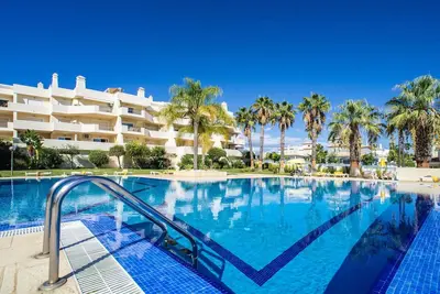 Image de Bel appartement pour 4 personnes avec climatisation, piscine, Wifi, Tv, terrasse et parking