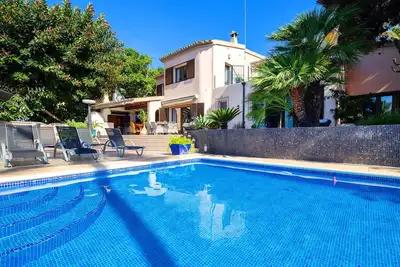 Maison de vacances privée avec bain à remous, climatisation, piscine privée, Wifi, Tv, patio