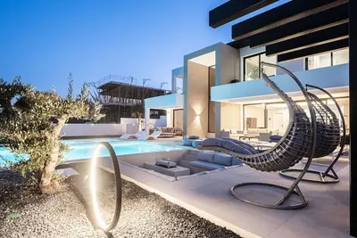 Maison de vacances privée avec piscine privée, bain à remous, climatisation, Wifi, Tv, patio