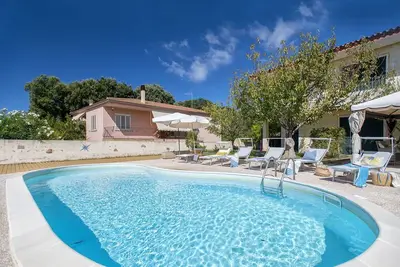 Image de Confortable appartement pour 4 personnes avec climatisation, piscine, Wifi, Tv, patio et parking