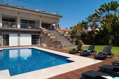 Image de Confortable appartement dans une maison de vacances avec piscine privée, Wifi, Tv, patio et parking