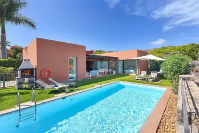 Image de Magnifique maison de vacances privée avec piscine privée, climatisation, Wifi, Tv, patio, parking