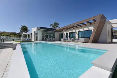 Image de Appartement dans une maison de vacances avec piscine privée, climatisation, Wifi, Tv, terrasse