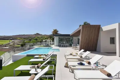 Image de Appartement dans une maison de vacances avec piscine privée, Wifi, climatisation, Tv, terrasse