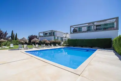 Image de Agréable appartement pour 4 personnes avec Wifi, piscine, climatisation, Tv, terrasse et parking