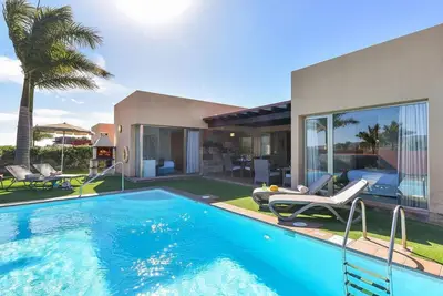 Image de Belle maison de vacances privée avec climatisation, piscine privée, Wifi, Tv, patio, parking