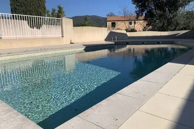 Image de Belle maison de vacances pour 6 personnes avec climatisation, piscine, Wifi, Tv, terrasse et parking
