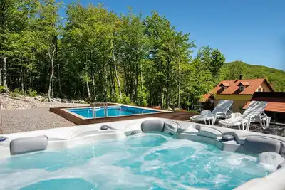 Image de Maison de vacances privée avec climatisation, bain à remous, Wifi, piscine privée, Tv, terrasse