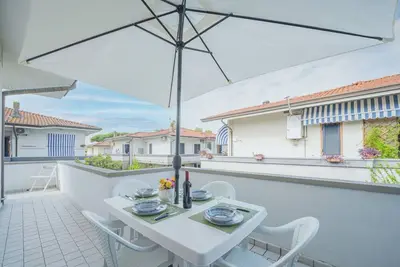 Image de Bel appartement avec climatisation, Wifi, Tv, patio, animaux admis et parking
