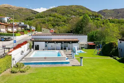Agréable appartement avec piscine, Wifi, Tv, patio, animaux admis, vue panoramique et parking