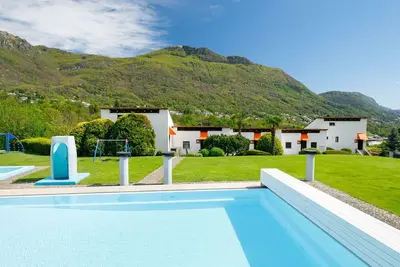 Confortable appartement avec piscine, Wifi, Tv, patio, animaux admis, vue panoramique et parking