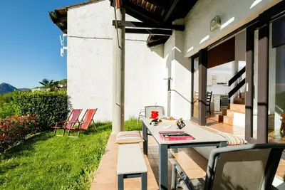 Bel appartement avec Wifi, piscine, Tv, patio, animaux admis, vue panoramique et parking