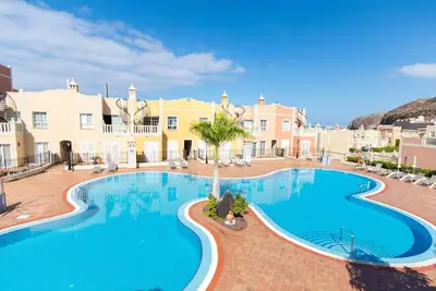 Image de Joli appartement pour 3 personnes avec piscine, Wifi, Tv et terrasse