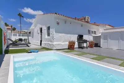 Image de Joli appartement pour 4 personnes avec Wifi, piscine privée, climatisation, Tv et patio
