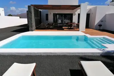 Image de Appartement dans une maison de vacances avec piscine privée, climatisation, Wifi, Tv, terrasse