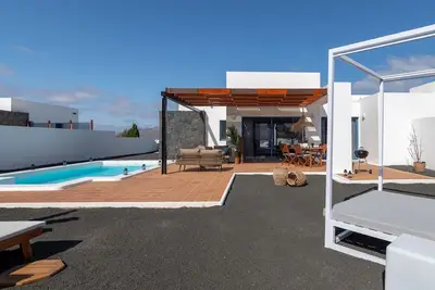 Image de Appartement dans une maison de vacances avec climatisation, Wifi, piscine privée, Tv, terrasse
