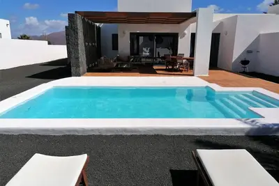 Image de Appartement dans une maison de vacances avec climatisation, piscine privée, Wifi, Tv, terrasse