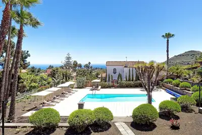 Image de Belle maison de vacances privée avec piscine privée, Wifi, climatisation, Tv, patio, parking