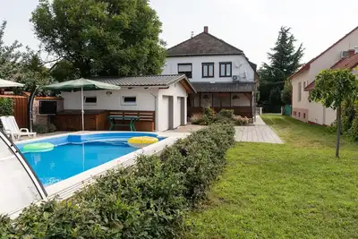 Image de Joli appartement avec piscine privée, Wifi, climatisation, Tv, balcon et parking