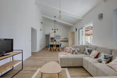 Image de Belle maison de vacances privée avec climatisation, Wifi, Tv, terrasse, animaux admis et parking