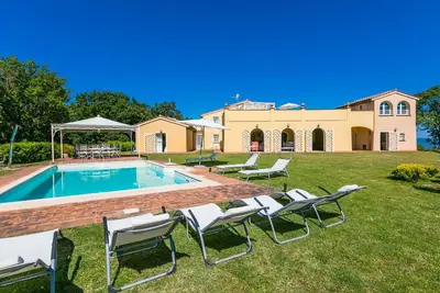 Image de Maison de vacances privée avec piscine privée, Wifi, climatisation, Tv, patio, vue panoramique