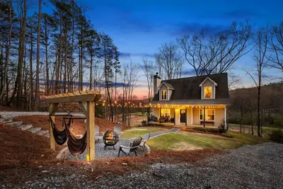 Image de The Haven: Luxury 3br on 6 Acres! River! Fire-Pit!
